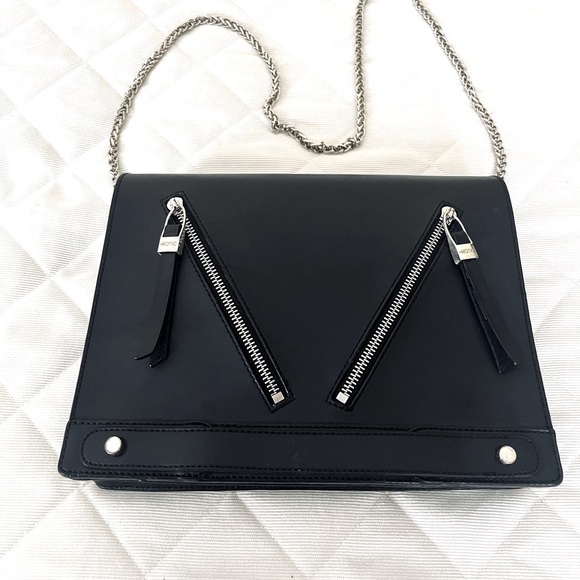 Stylish Black vegan leather Shoulder Bag silver metal chain strap two zippers - Picture 2 of 9